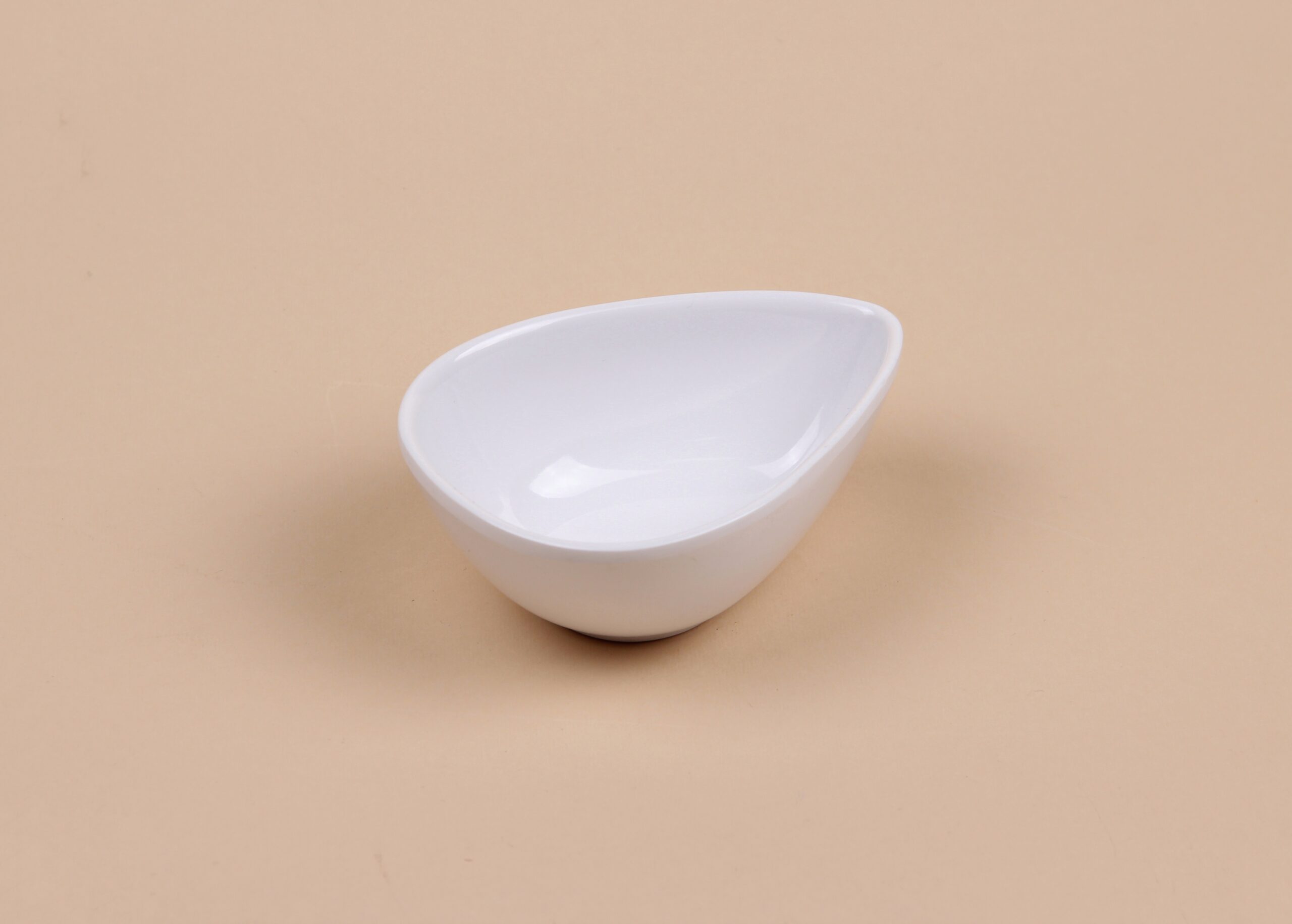 Чаша для соуса треугольная округлая белая, 10,4х7,7х4 см, арт. 607047