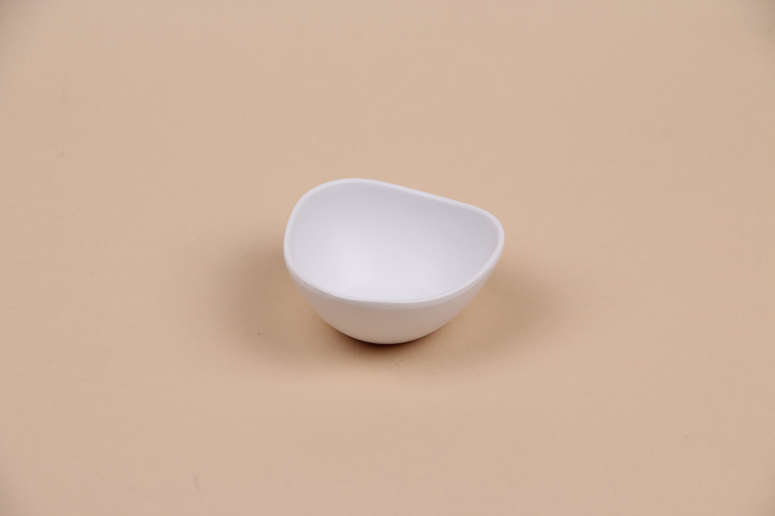 Чаша для соуса треугольная округлая белая, 50 мл, арт. 607072