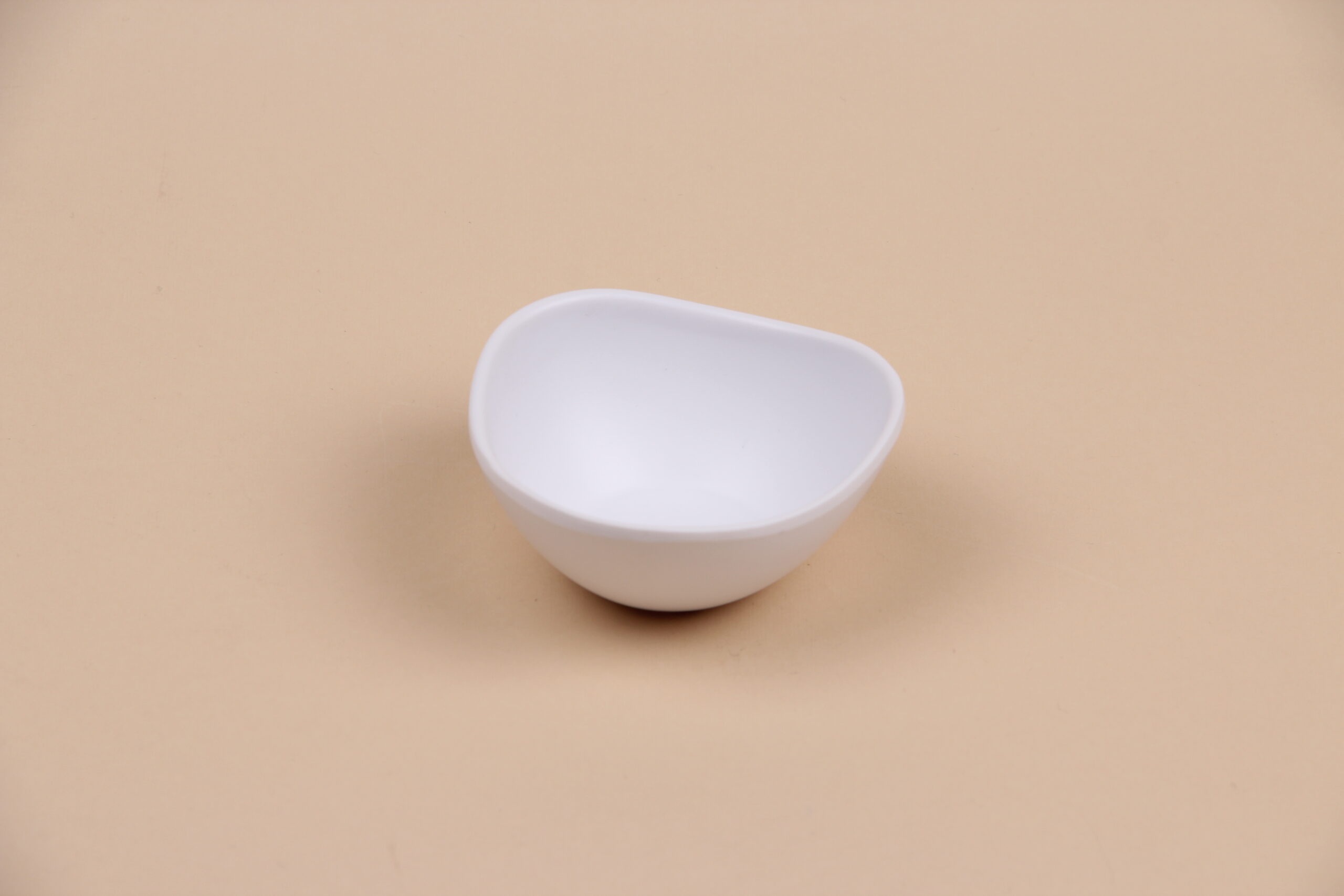 Чаша для соуса треугольная округлая белая, 80 мл, арт. 607071