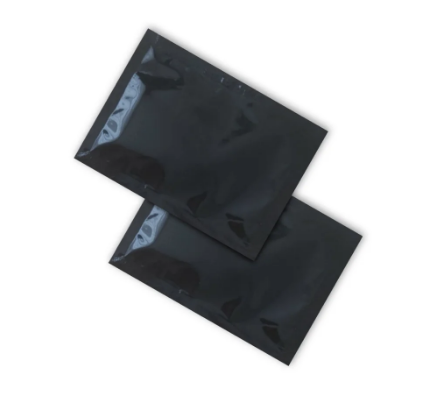Серветка волога у чорній упаковці, 12 х 18 см