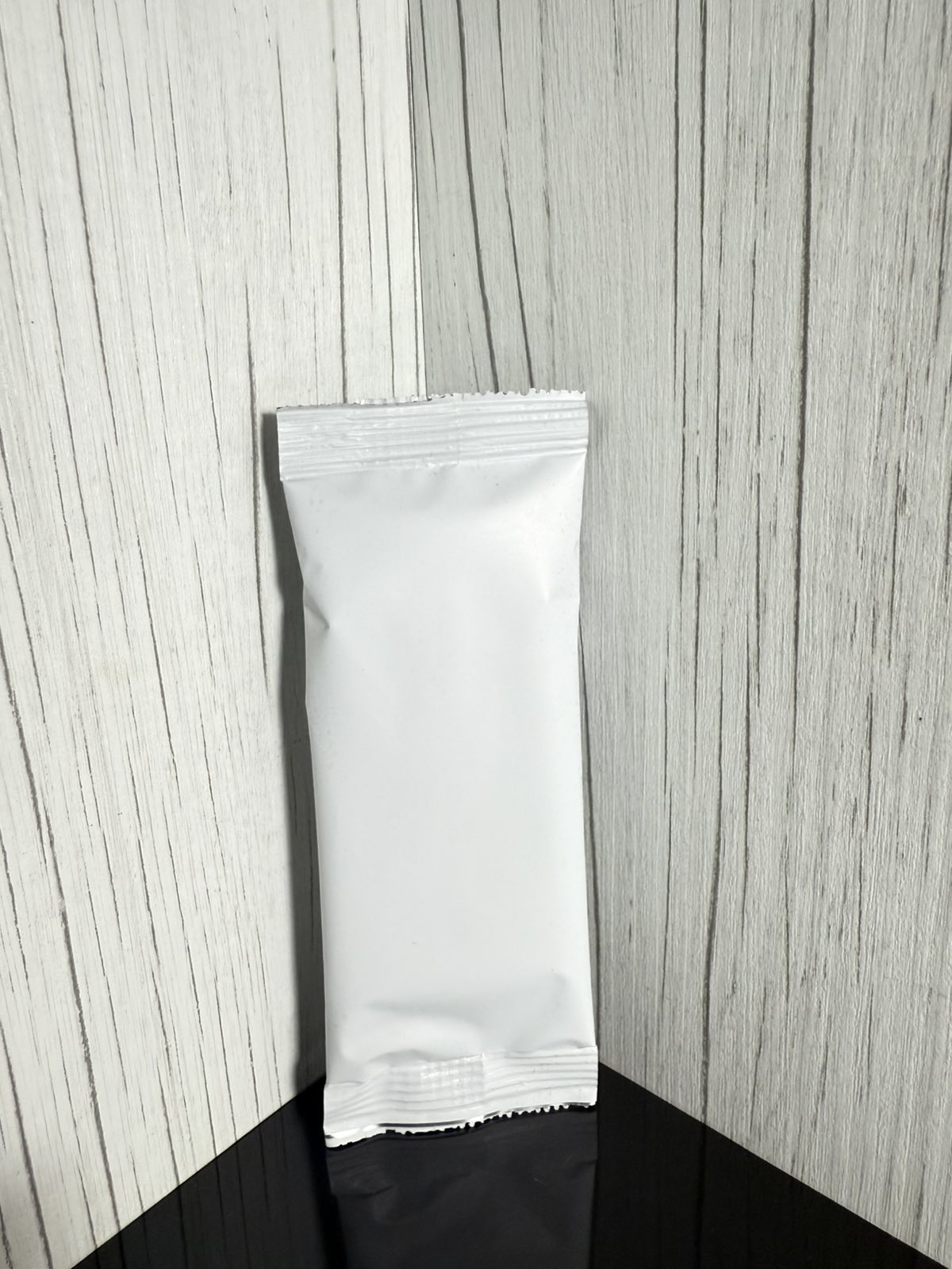 Салфетка влажная черная (б), 24х20 см, 1 шт (по 250)