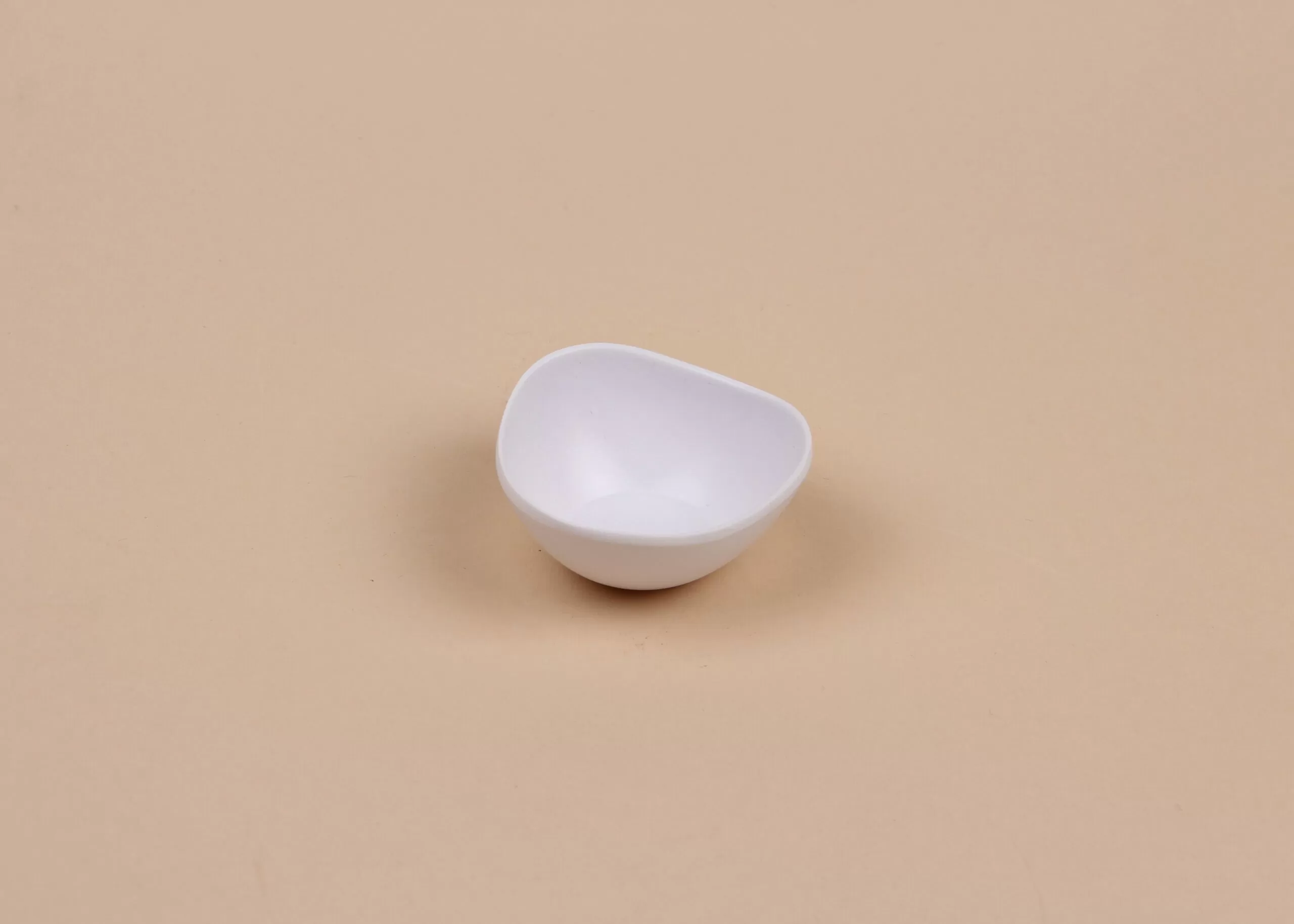 Чаша для соуса треугольная округлая белая, 20 мл, арт. 607073