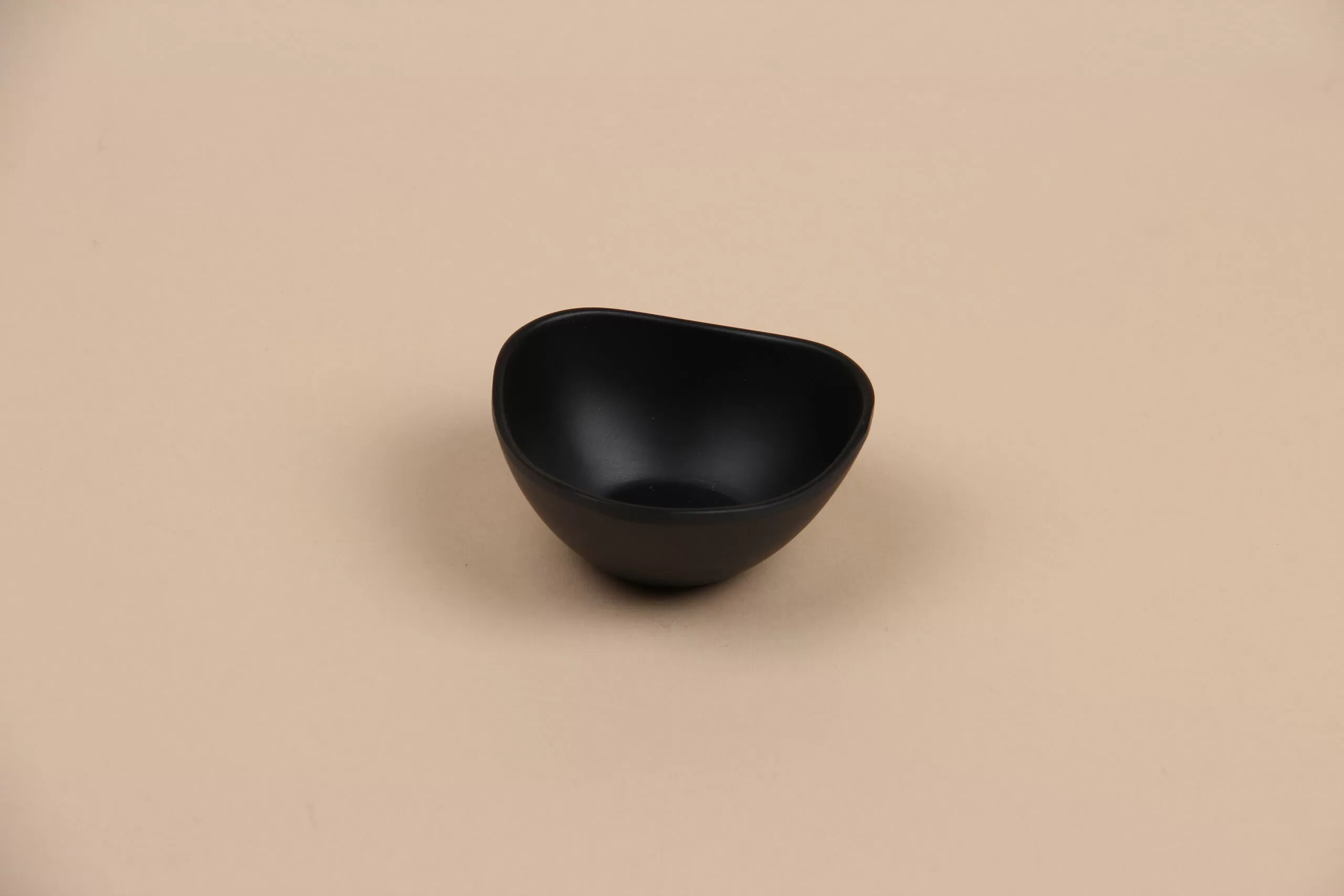 Чаша для соуса треугольная округлая чёрная, 50 мл, арт. 607069