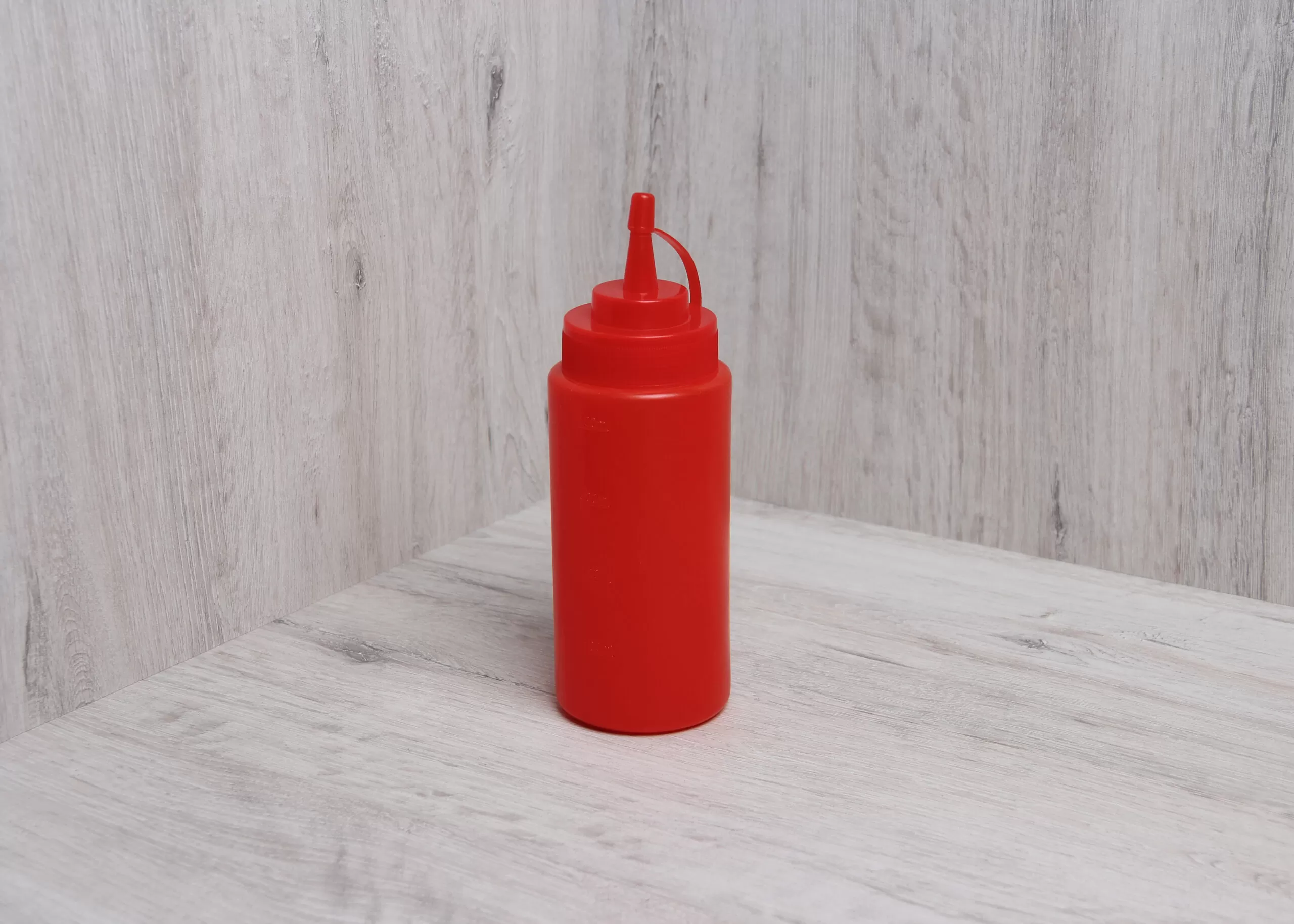 Пляшка для соусів з носиком червона, 240 мл